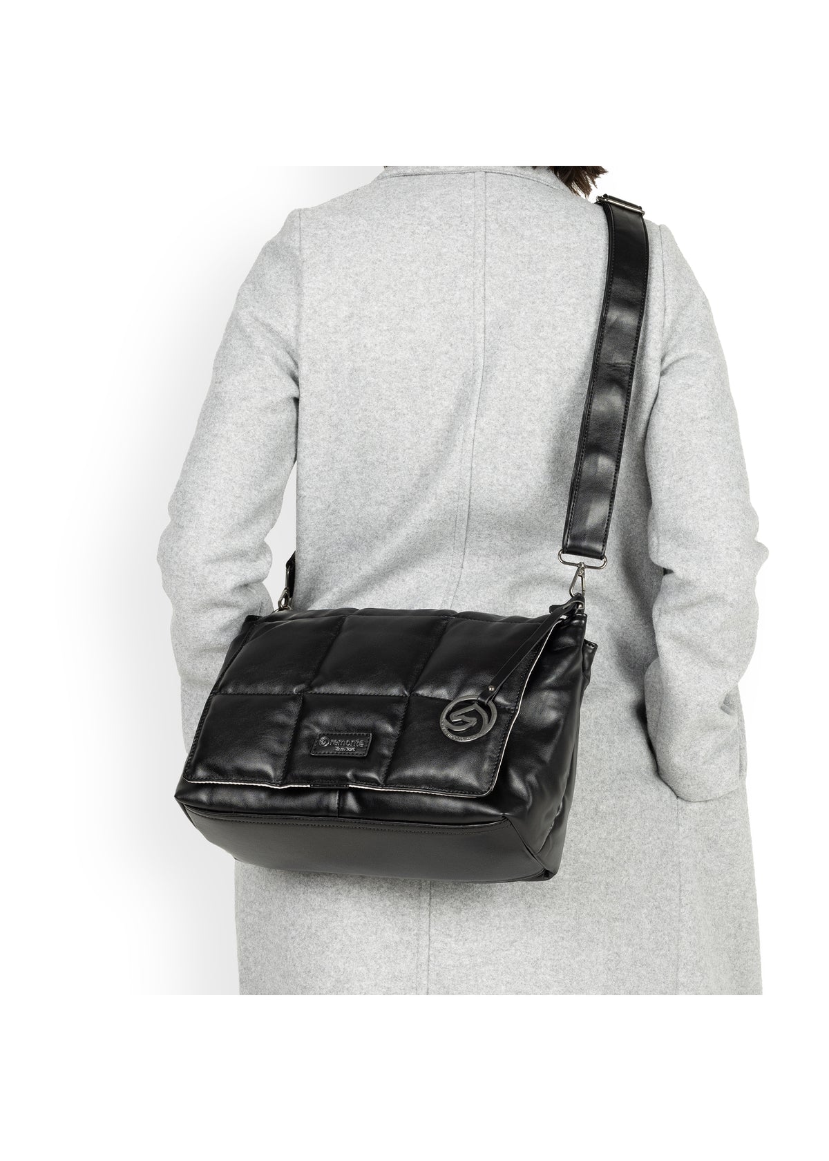 Naisten olkalaukku - musta tikkitoppa