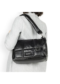 Naisten olkalaukku - musta tikkitoppa