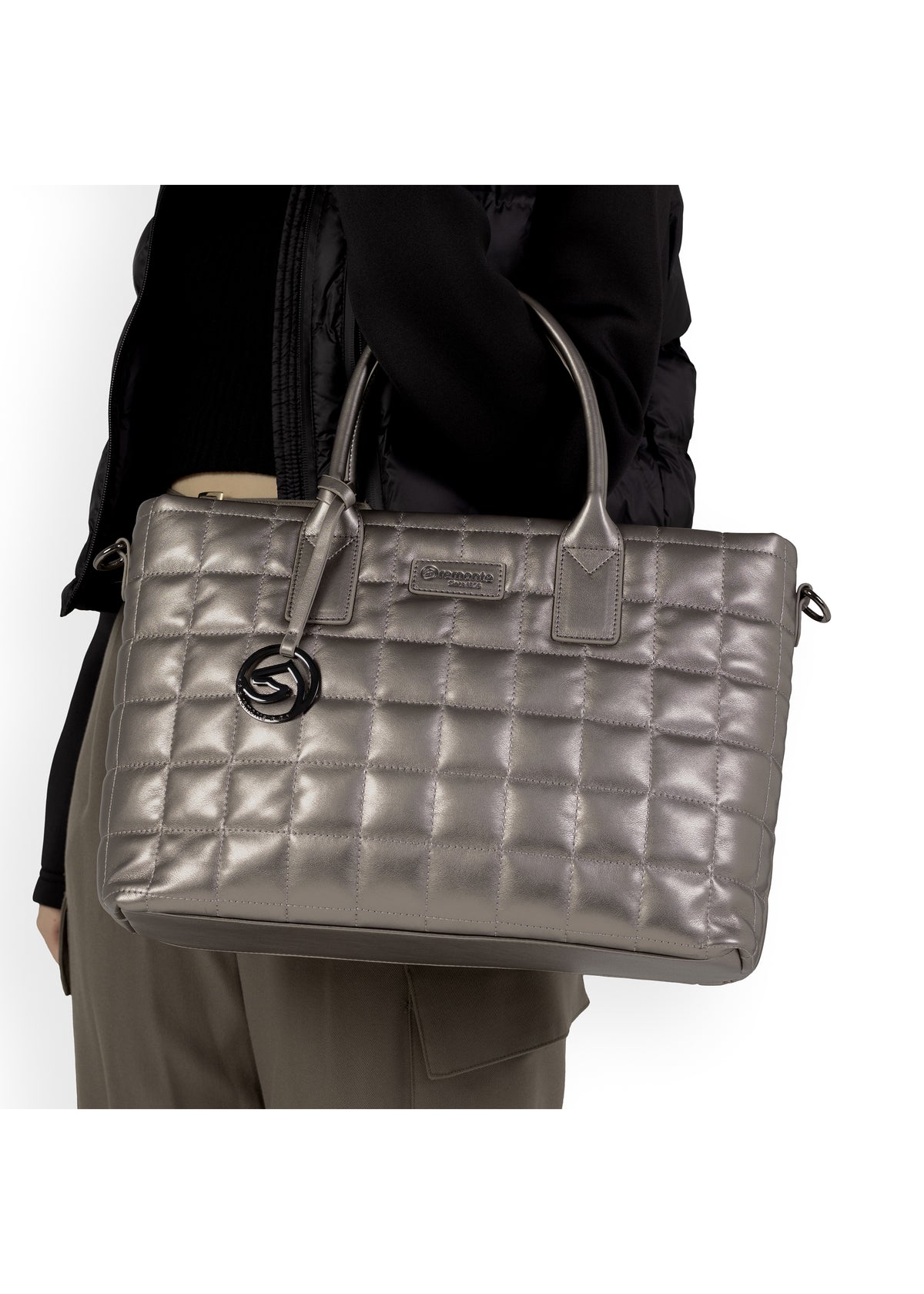 Naisten käsilaukku - platinanvärinen tikkitoppa