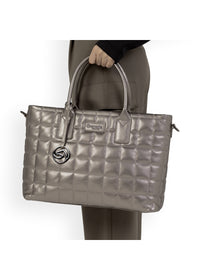 Naisten käsilaukku - platinanvärinen tikkitoppa