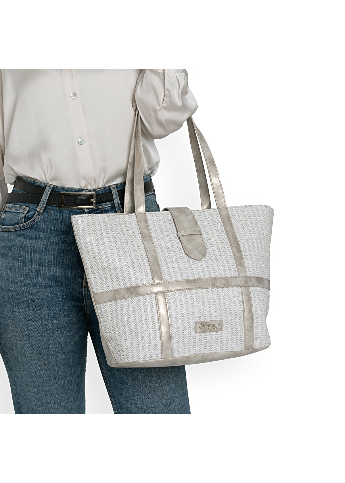 Naisten käsilaukku - valkoinen punos, hohtavan platinansävyiset yksityiskohdat