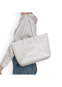 Naisten käsilaukku - valkoinen, reikäkuviointi koristeena