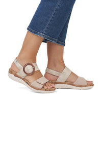Sandaler med liten kilklack - beige, kardborreknäppning