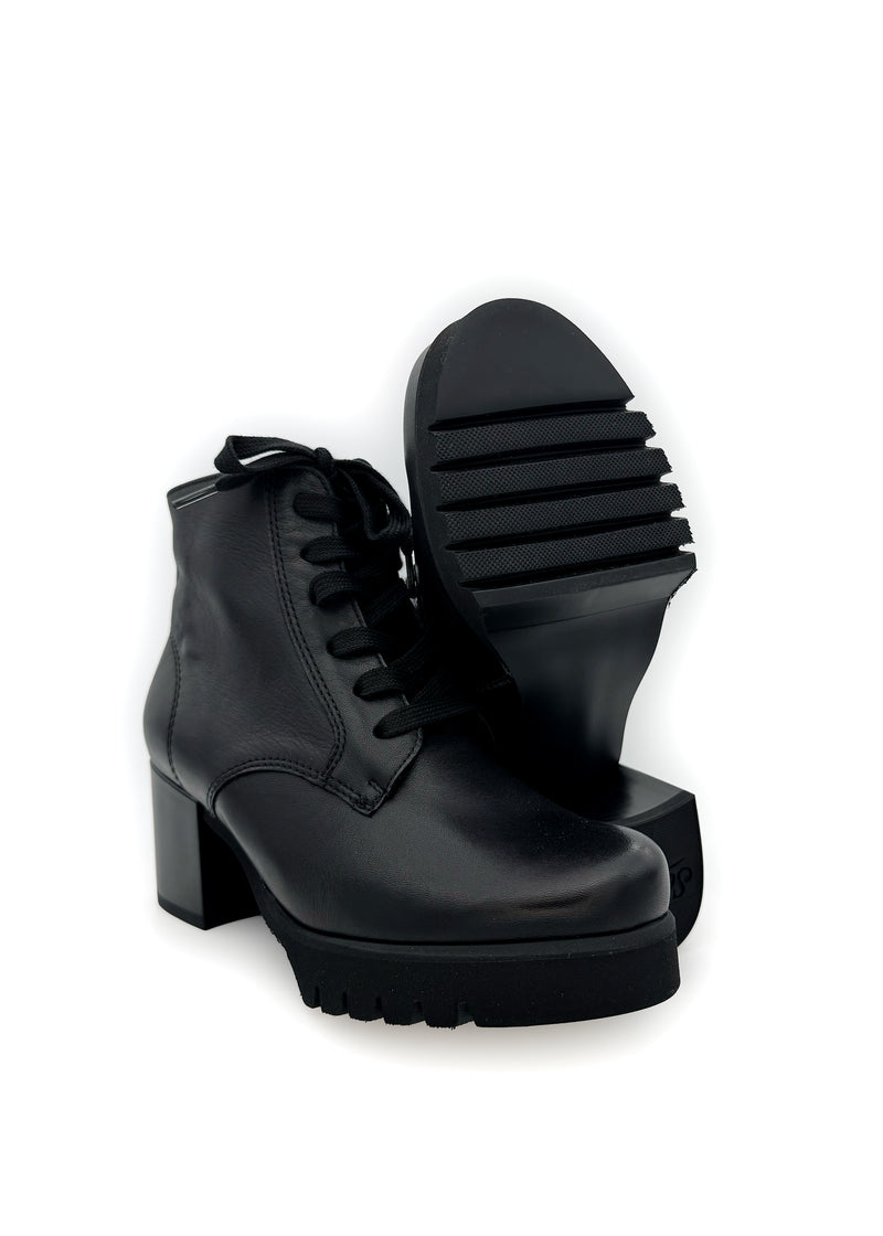 Heeled ankle boots - black