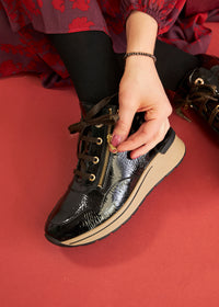 Sneakers with a small wedge sole - light shades, wide last