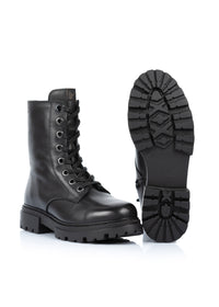 Maiharit - Sanni, musta nahka, leveä lesti