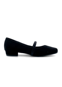 Low open toe shoes with a thin thong - black