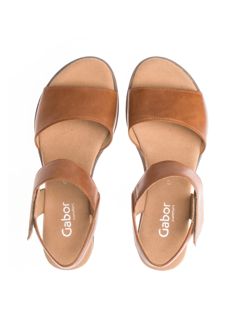 Sandals with a wedge heel - brown