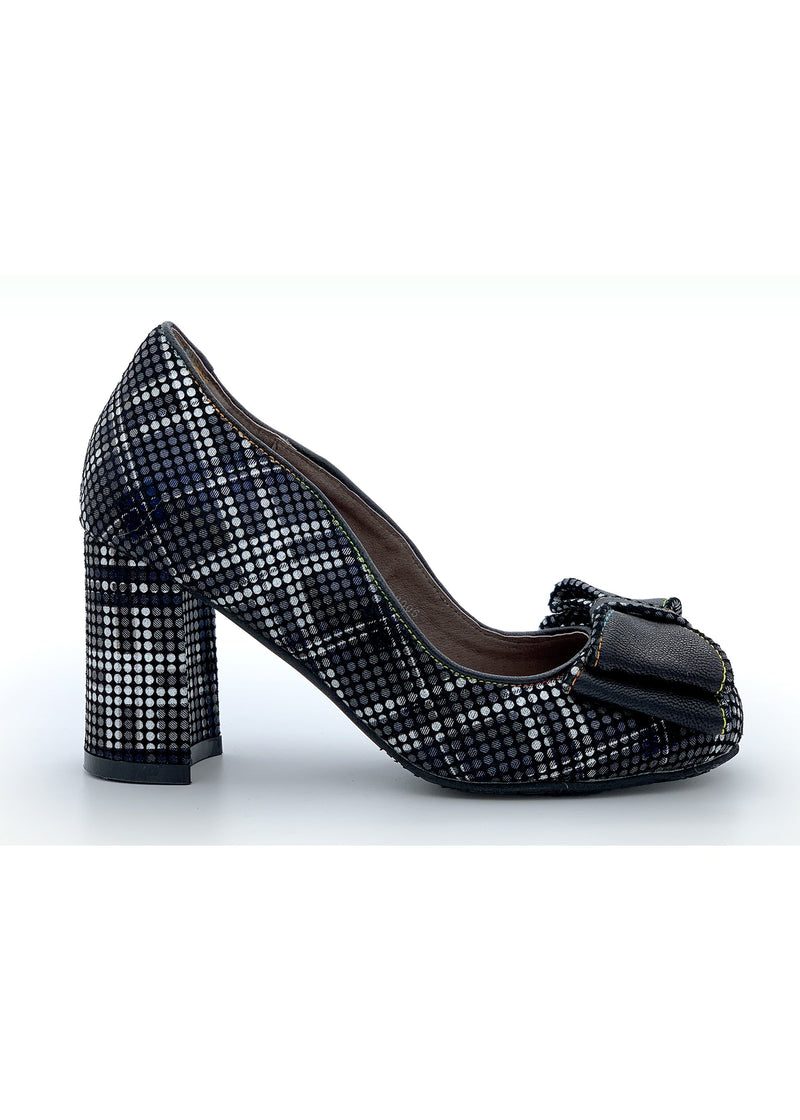 High heels with stiletto heel - dark pattern